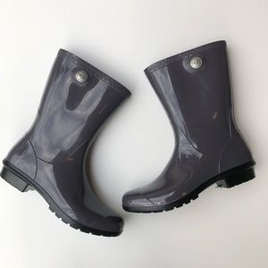 NWOB UGG | Sienna Sheepskin Lined Purple Rain Boot